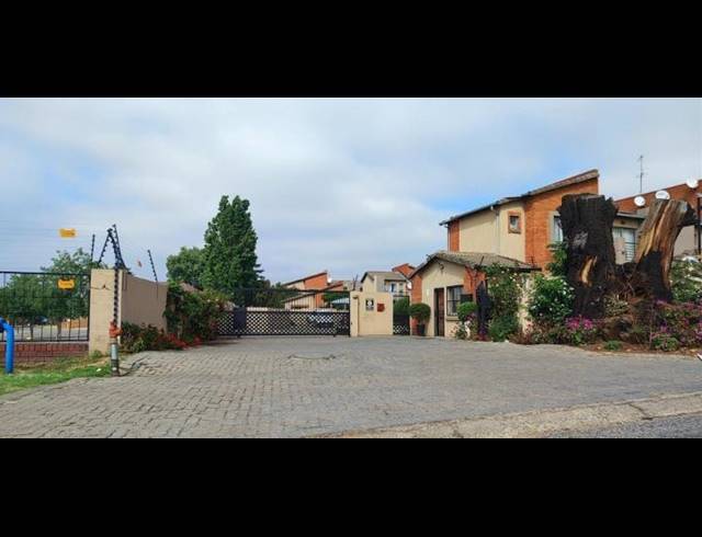 2 BEDROOM APARTMENT FOR SALE IN RAVENSKLIP